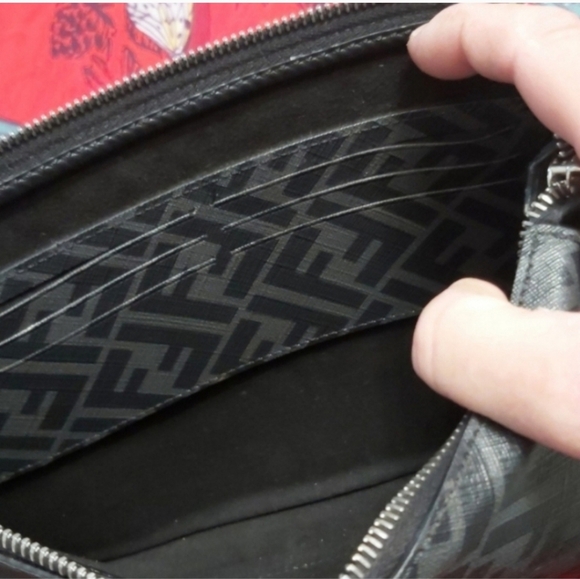 Fendi CLUTCH - Picture 15 of 16